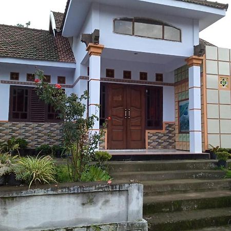 Family Homestay Probolinggo Ngoại thất bức ảnh