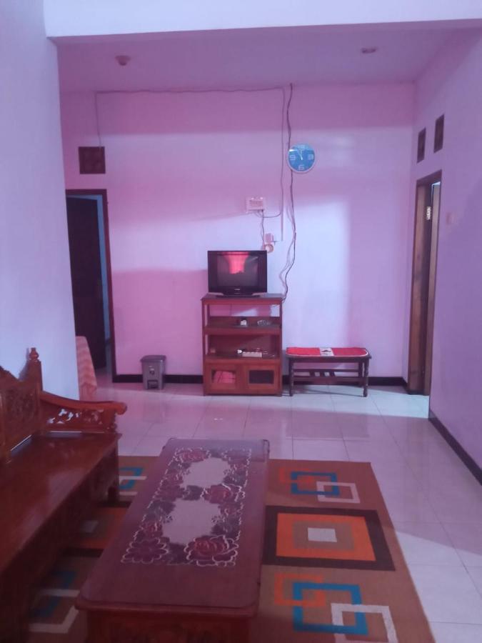 Family Homestay Probolinggo Ngoại thất bức ảnh